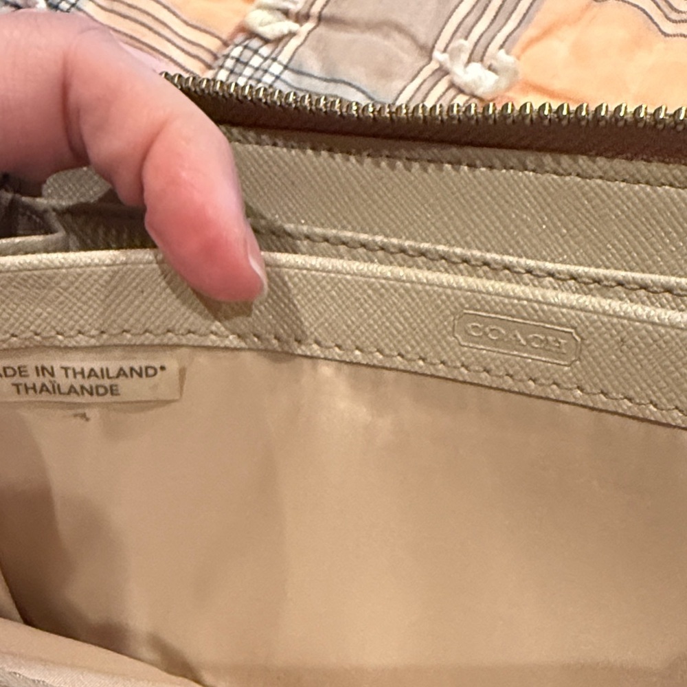 Coach Darcy Tan Wallet with Bow Accent (TW2) - Picture 10 of 10